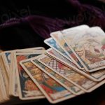 Entdecke die Magie des Kartenlegens - Gratisgespräch